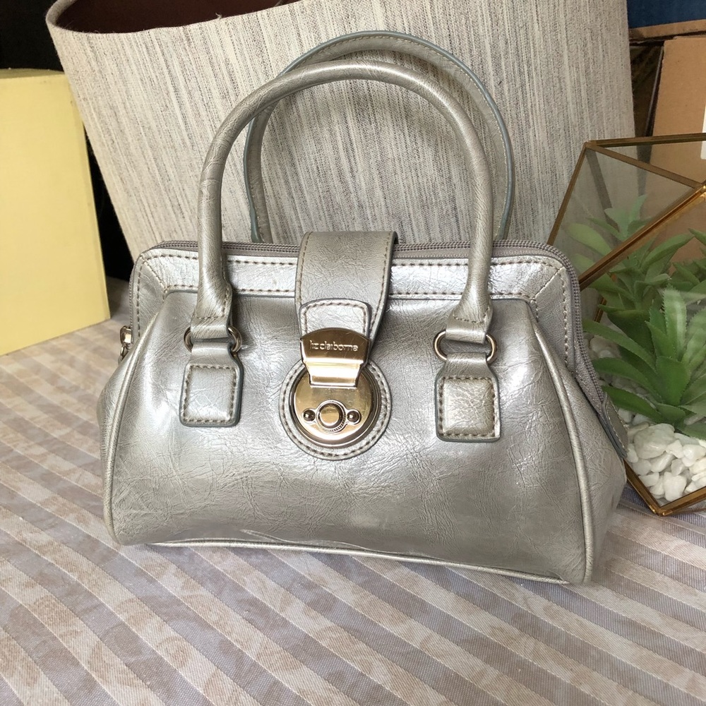 Liz Claiborne Silver-Grey
Faux leather hdmini bag